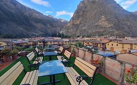 Los Apus Ollantaytambo